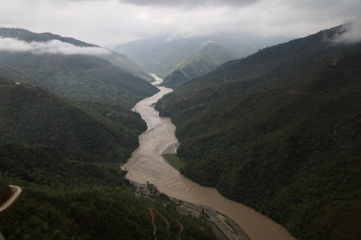 तमोर खोलामा नुहाउने क्रममा युवक बेपत्ता